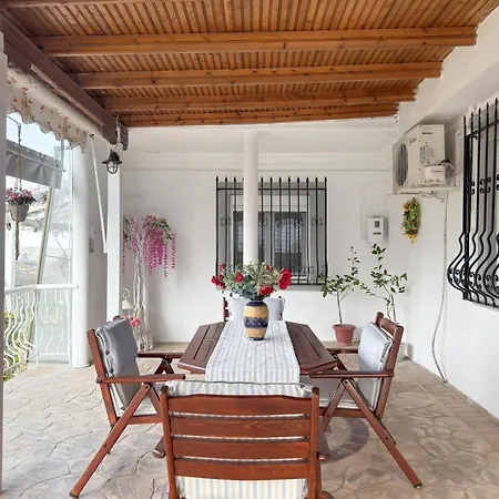 بيت للعطل Stone Haven & Garden Near The Sea ميثوني