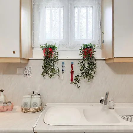 بيت للعطل Stone Haven & Garden Near The Sea ميثوني