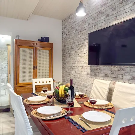 بيت للعطل Stone Haven & Garden Near The Sea ميثوني