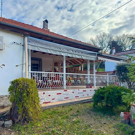 بيت للعطل Stone Haven & Garden Near The Sea ميثوني